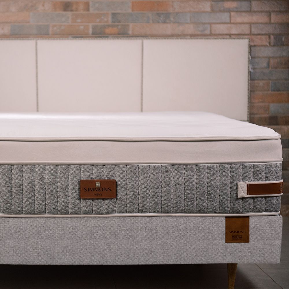 Cama box + Colchão Simmons Legacy